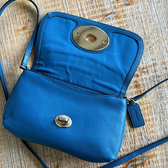 Coach Bag Turnlock Crossbody - Picture 12 of 17